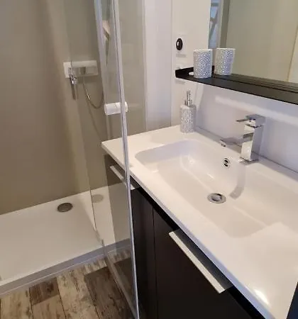 مكان تخييم Mobil-Home De Luxe Vue Mer Saint Raphael